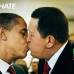 Cortes&#237;a - Obama tambi&#233;n aparece en otra valla haciendo lo mismo con el mandatario de Venezuela, Hugo Ch&#225;vez.