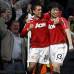 - El mexicano Javier Chicharito Hern&#225;ndez, que en la foto se abraza con el corenao Park Ji-Sung (ahora jugador del Queens Park Rangers), estar&#225; en el banco de suplentes para el duelo con el Madrid.