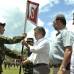 Presidencia de la Rep&#250;blica - El presidente Santos entreg&#243; el bander&#237;n al comandante de la Compa&#241;&#237;a de Instrucci&#243;n de la que har&#225; parte su hijo.