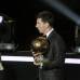 Reuters - Acostumbrados a su habitual indumentaria informal, el cambio radical que ofrece el jugador cuando se presenta en un evento social impresiona a todos por su atrevimiento.