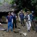 AP - Miembros del Comité de Defensa Civil Belen Chapi llegaron después de caminar cinco horas para ayudar en la exhumación de las fosas comunes. El pueblo de Paccha era un refugio para decenas de familias que trataban de huir del conflicto, dijo Dolores Guzmán, la única sobreviviente.