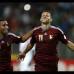 AP - Per&#250; abri&#243; el marcador a los 19 minutos con gol de Paolo Hurtado, pero Venezuela empat&#243; a los 36 tras una gran acci&#243;n de su goleador Salom&#243;n Rond&#243;n.