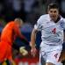 Reuters - El primer gol del juego fue para los ingleses por intermedio del capit&#225;n Steven Gerrard.