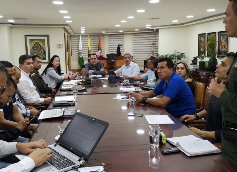 Autoridades locales del municipio de Envigado, en consejo extraordinario por aumento de inseguridad. Foto: Cortesía. 