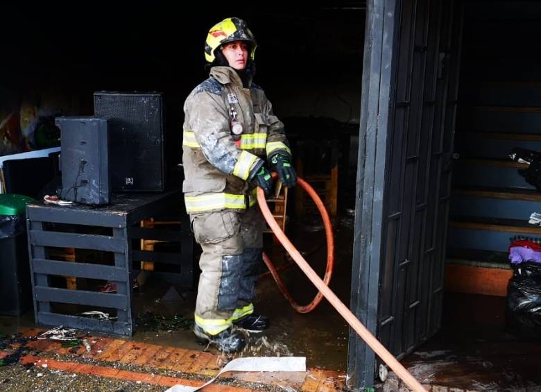 Controlan incendio en local comercial en el Parque Lleras