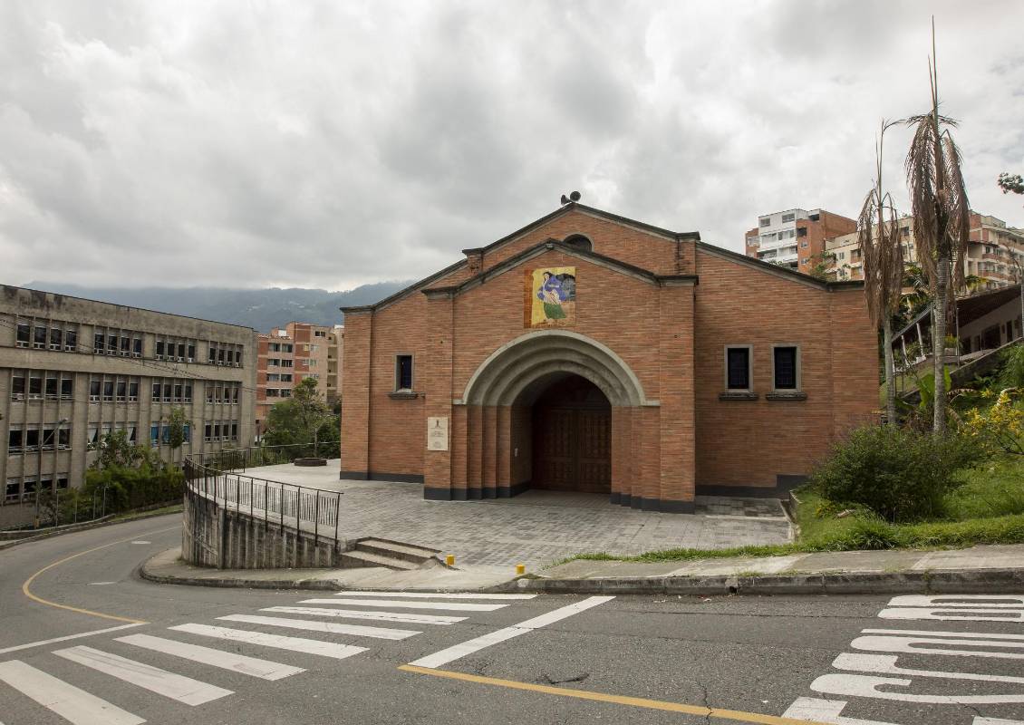 Iglesia Santa Mará de Nazareth en el barrio la Mina de Envigado. Foto Camilo Suárez