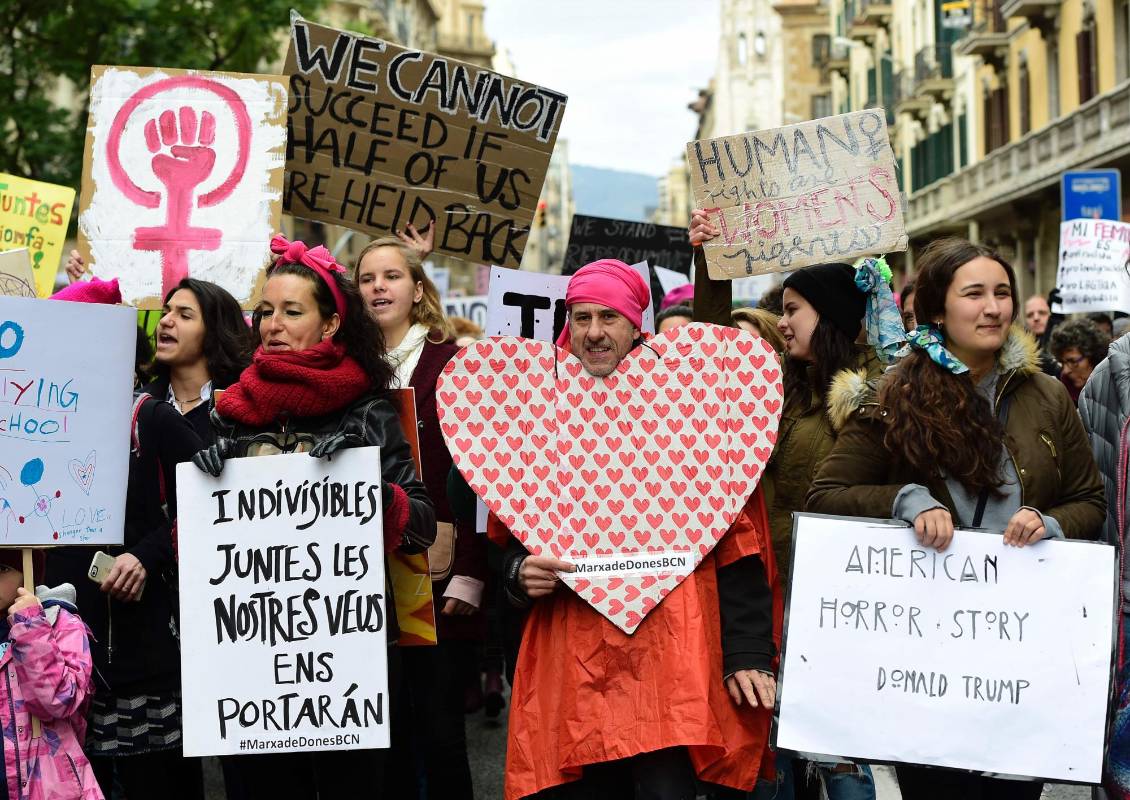 La marcha se realizará un día después de que la capital de la nación fue sacudida por una violenta protesta contra Trump, con encapuchados que rompieron ventanas, incendiaron vehículos y se enfrentaron a la policía. FOTO AFP