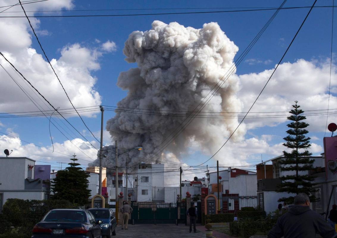 “Han sido reconocidos hasta este momento 13 cuerpos , y están pendientes de reconocimiento 18 cuerpos más”, declaró el titular de la Procuraduría General de Justicia del Estado de México (PGJEM) en entrevista con Televisa. FOTO AFP