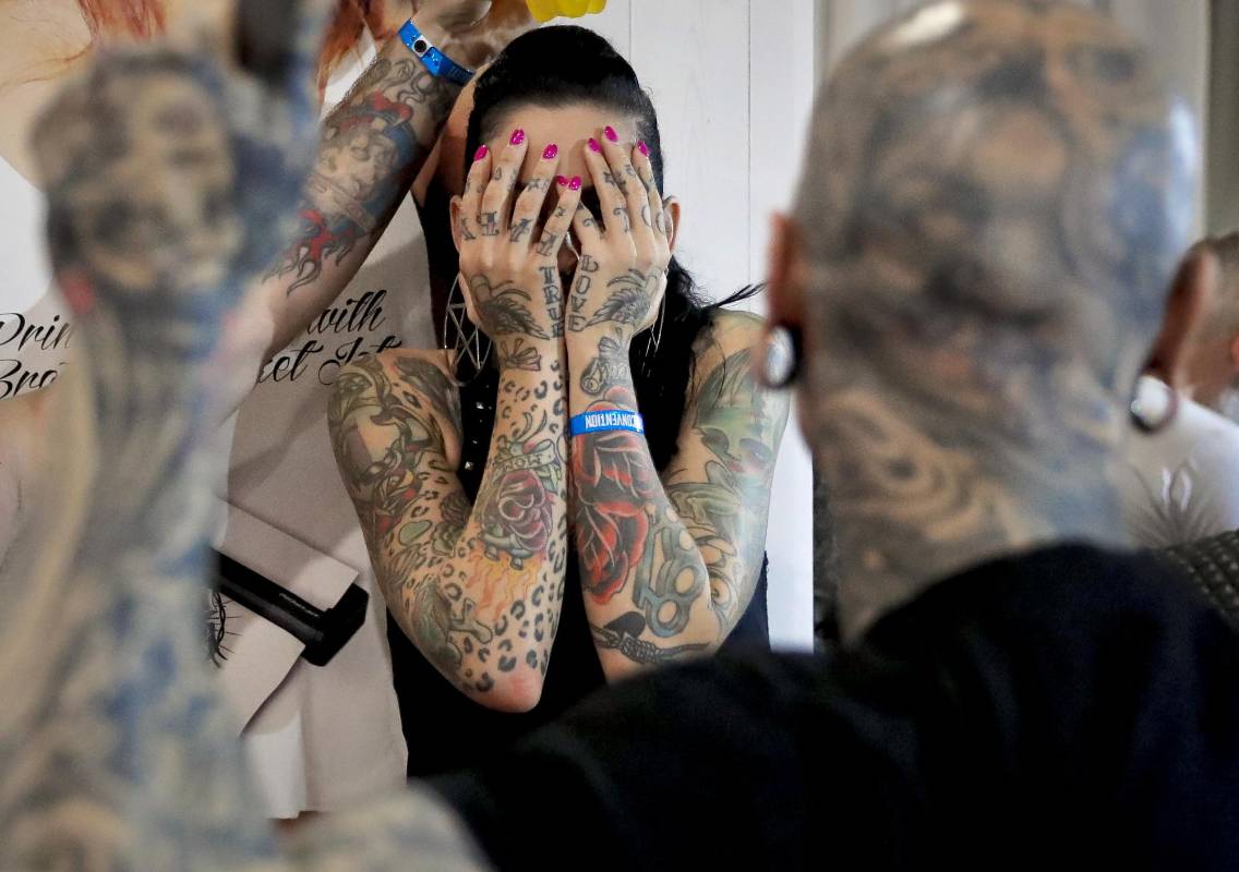 La tendencia hoy es realizar tatuajes con diseños que suelen cubrir el cuerpo entero o que son de gran tamaño. FOTO AP