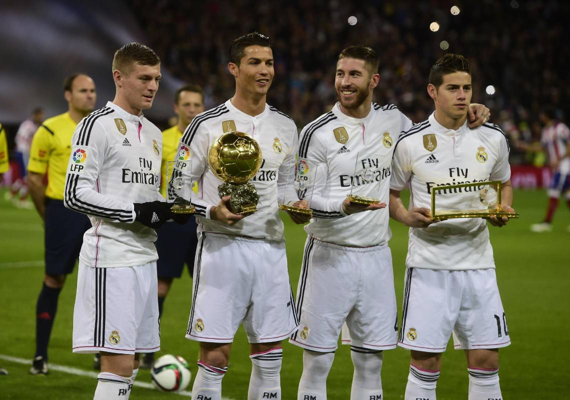 Ronaldo, James Rodríguez, Kroos y Sergio Ramos exhibieron sus trofeos antes del encuentro de vuelta de los octavos de final de la Copa del Rey. FOTO AFP