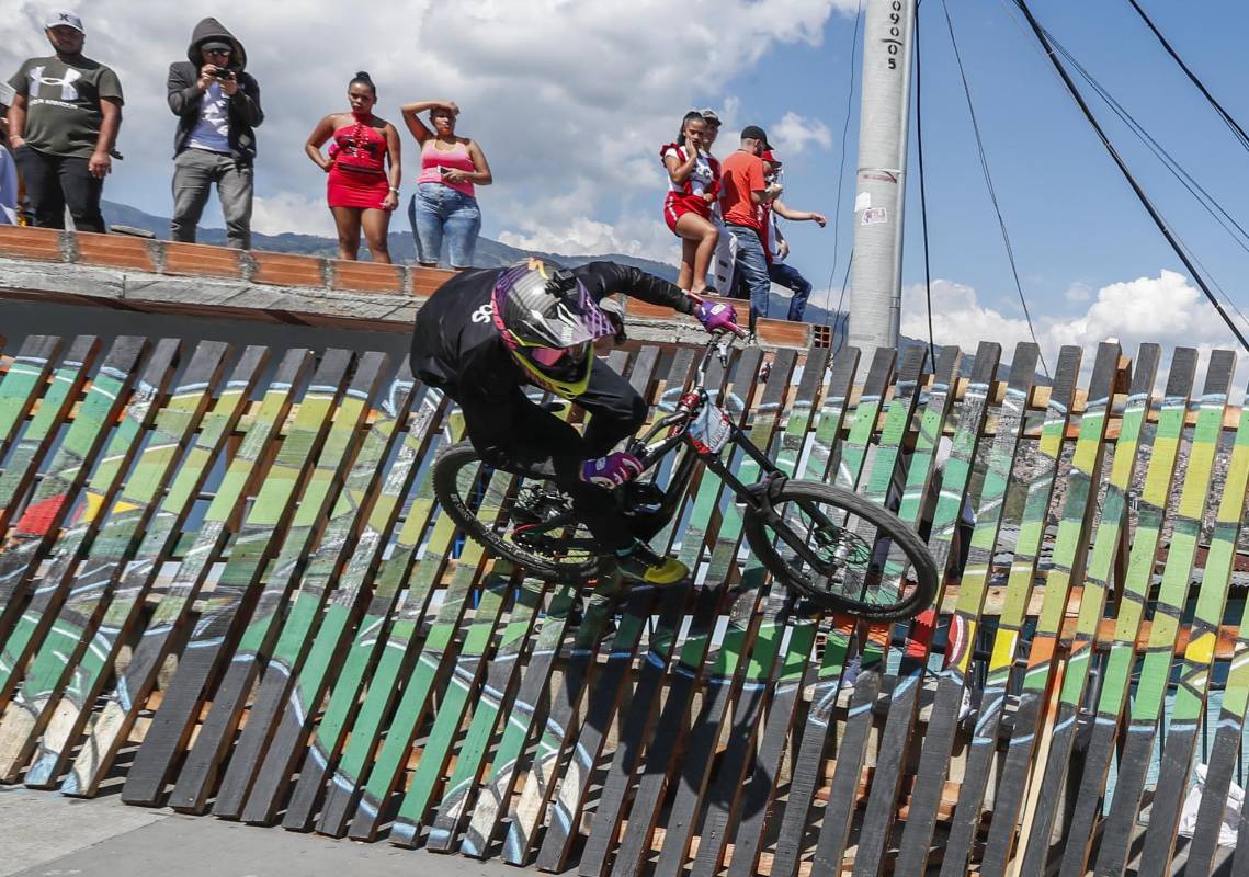 Con la realización de la carrera Downhill Challenge, la organización del Guinness World Records le concedió a Medellín el titulo de la pista urbana de ciclismo más larga del mundo. Foto: Robinson Sáenz