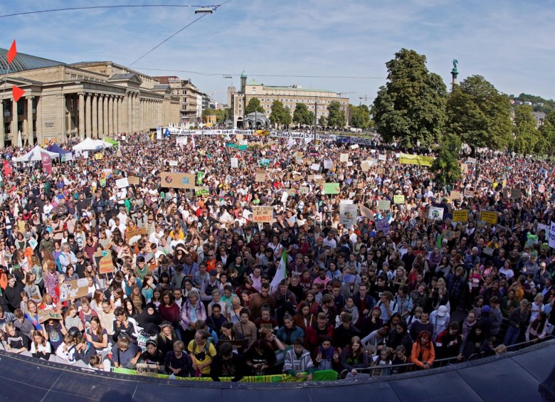 Protestas contra la inacción frente al cambio climático en la ciudad de Stuttgart, Alemania. FOTO EFE