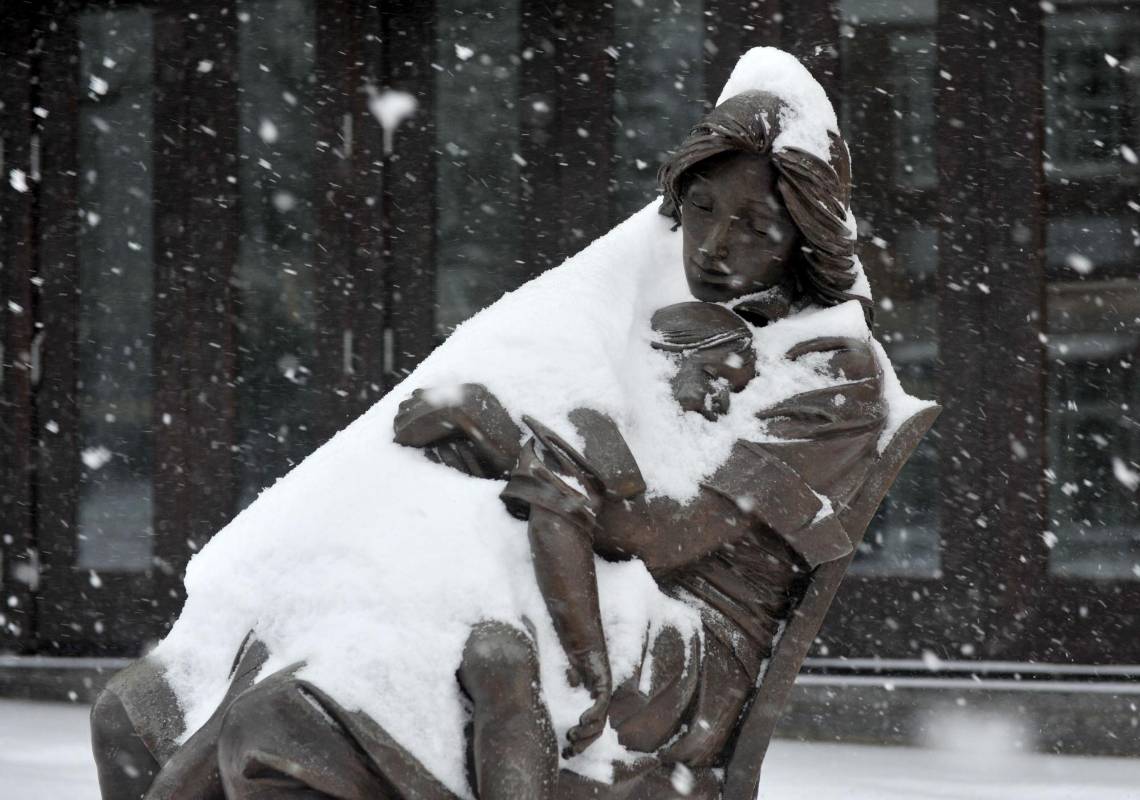Dos aeropuertos de Nueva York -Newark y La Guardia- están casi paralizados, mientras que un 64% de los vuelos fueron anulados en JFK, primera puerta de entrada a Estados Unidos para los pasajeros internacionales. (Greenwich, Connecticut) FOTO AFP