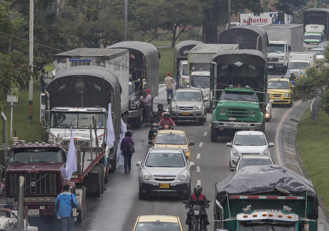Los transportadores de carga también salieron a las calles y el gremio fue solidario ante el cese de actividades. FOTO Robinson Saénz
