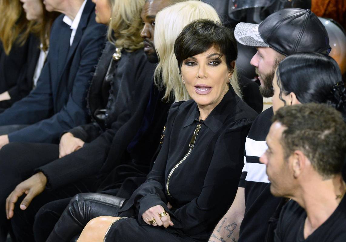 Kris Jenner, la madre de Kim Kardashian, en el desfile de Givenchy. FOTO AFP