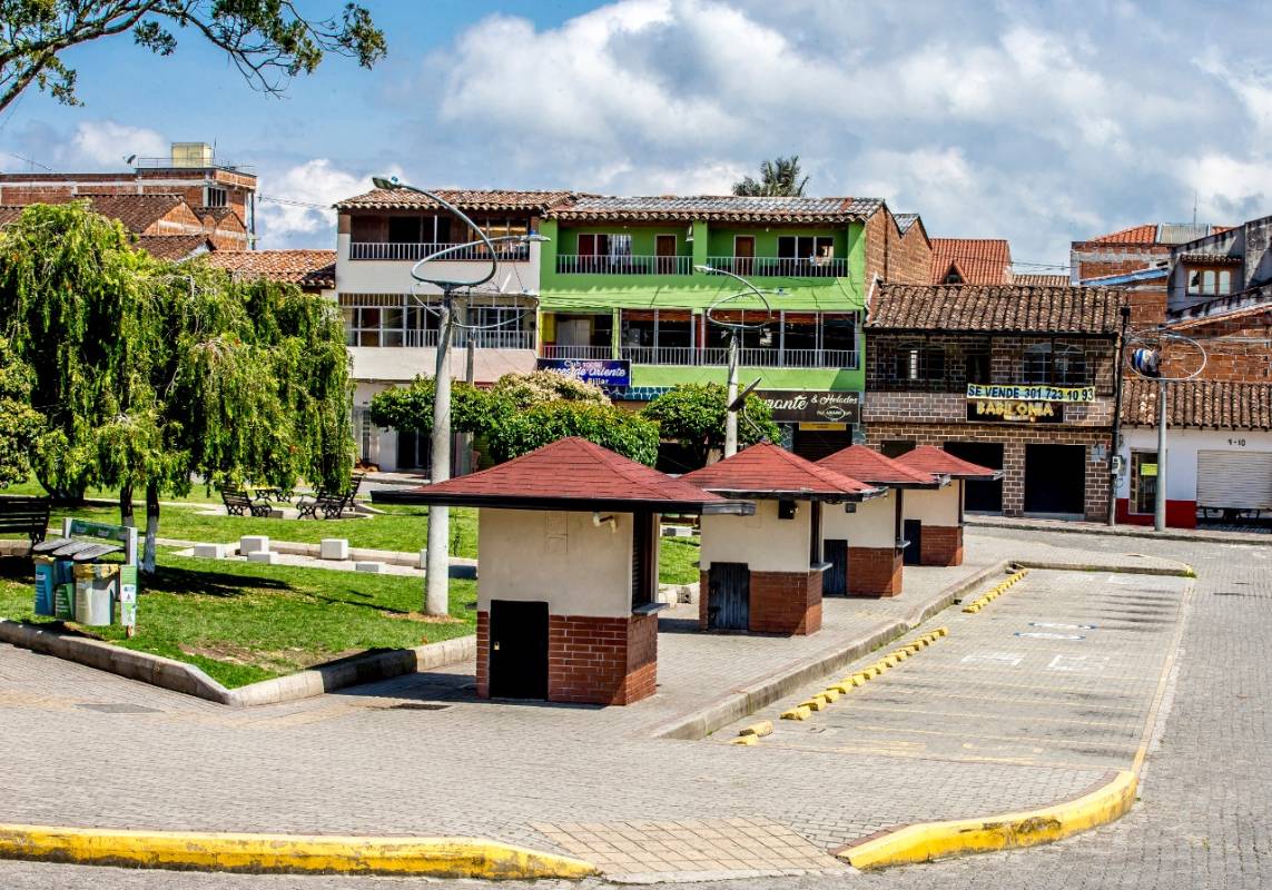 Los habitantes de La Unión, en el Oriente de Antioquia, respetan la cuarentena y las calles de la cuarentena se quedan poco a poco vacías. Foto: Juan Antonio Sánchez. 