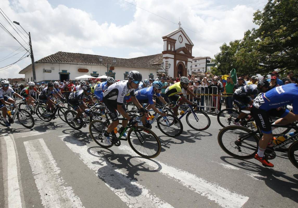 Segunda etapa del Tour Colombia 2.1 en la que participan 28 equipos. FOTOS JUAN ANTONIO SÁNCHEZ, MANUEL SALDARRIAGA Y JUAN DAVID ÚSUGA