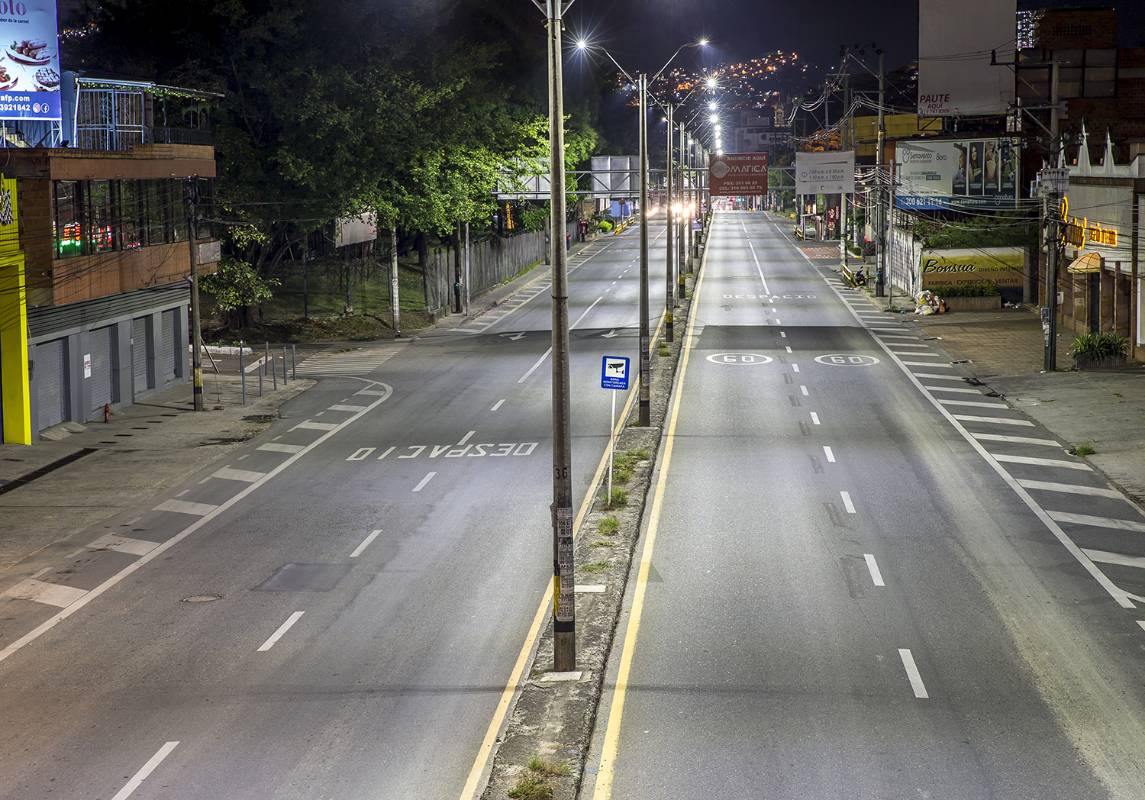 En las primeras cuatro noches de la medida se han sancionado más de 200 personas. Foto Juan Antonio Sánchez Ocampo