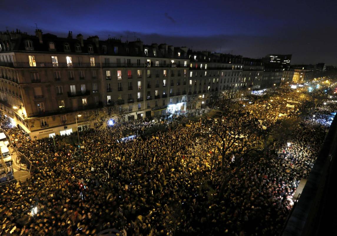 La marcha recorrió el bulevar Voltaire, nombre de la figura de la Ilustración que simboliza el apego de Francia a la libertad de expresión. Un manifestante llevaba un cartel con la famosa frase: “Detesto lo que dices, pero defenderé a muerte tu derecho de decirlo”. FOTO REUTERS