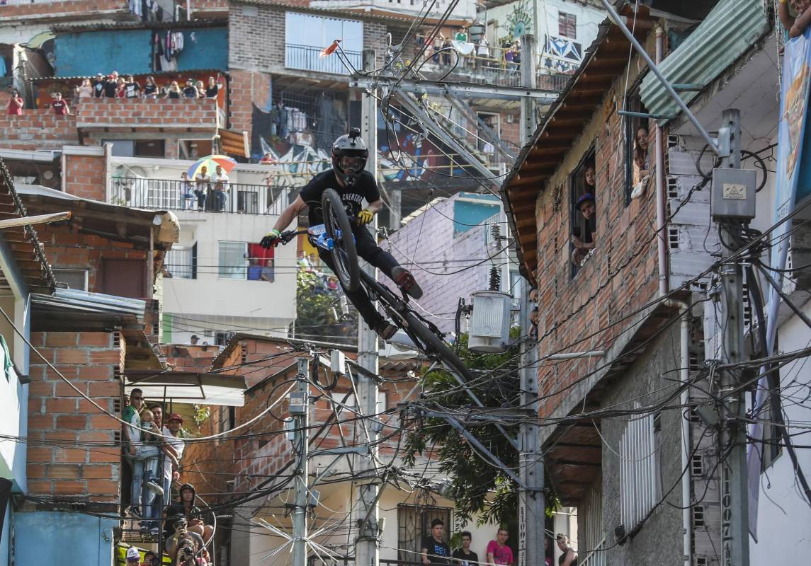 Con la realización de la carrera Downhill Challenge, la organización del Guinness World Records le concedió a Medellín el titulo de la pista urbana de ciclismo más larga del mundo. Foto: Robinson Sáenz