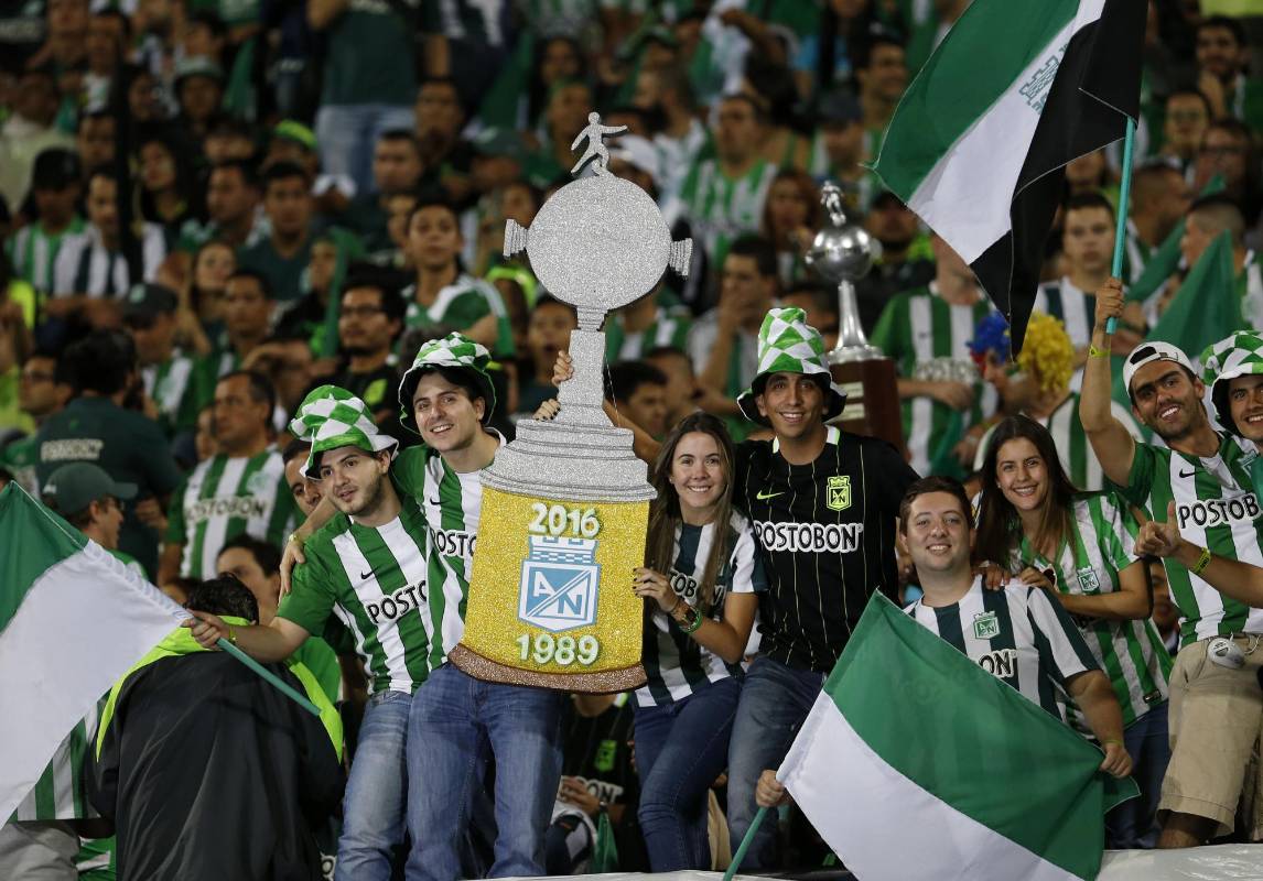 De principio a fin, los hinchas verdes alentaron en la tribuna. FOTO Juan Antonio Sánchez