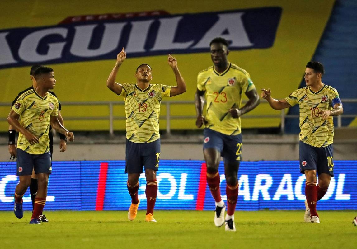 Luis Muriel también se hizo presente en el marcador para poner el partido 2 a 0 a favor de la tricolor. Foto: AFP