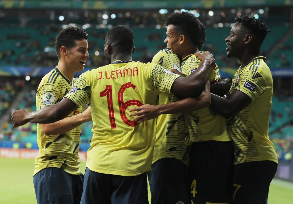 La selección Colombia consolidó este domingo una campaña perfecta en la Copa América, pese a incluir nueve jugadores distintos en su formación, al vencer por 1-0 en el cierre del Grupo B a Paraguay, que ha hipotecado así sus opciones de clasificación a los cuartos de final. FOTO REUTERS