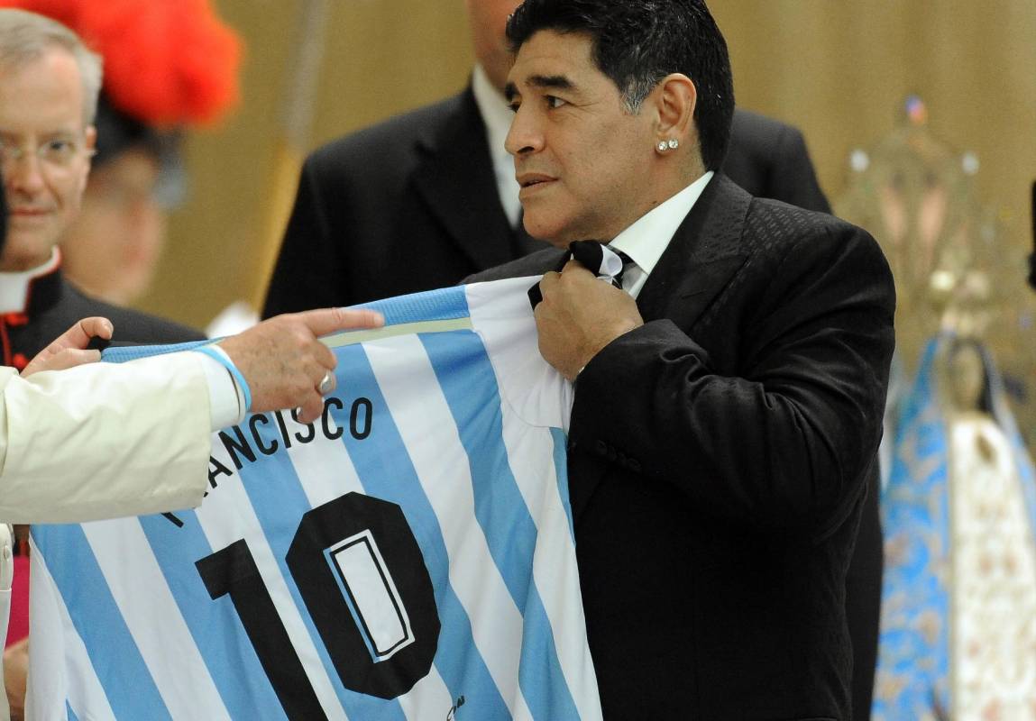 Talentoso como pocos, polémico en lo político, Diego Armando Maradona tuvo una vida de altibajos, desde coronarse campeón del mundo hasta luchar contra las drogas. Foto: Getty