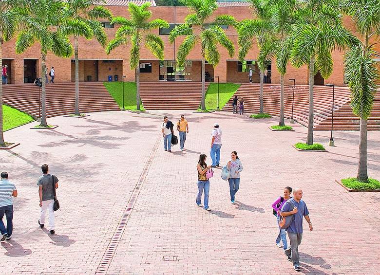 Institución de educación superior con 33 años de experiencia en la formación de profesionales íntegros e idóneos. Está ubicada a tan solo 15 minutos de la última estación del Metro en La Estrella, con acceso a través del Sistema Integrado de Transporte del Valle de Aburrá, con dos rutas por la autopista Sur o por la Variante.