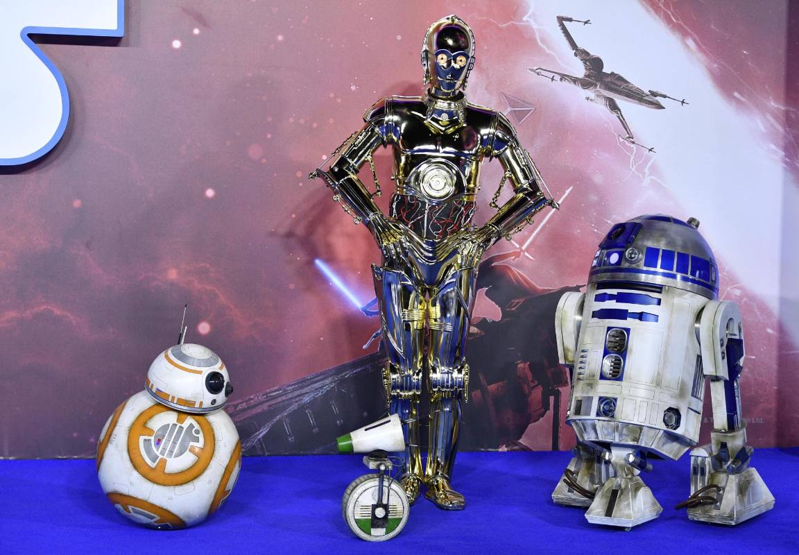 BB-8, DIO, C-3PO Y R2-D2, los personajes robóticos de la saga reunidos. Foto Neil Hall - Efe