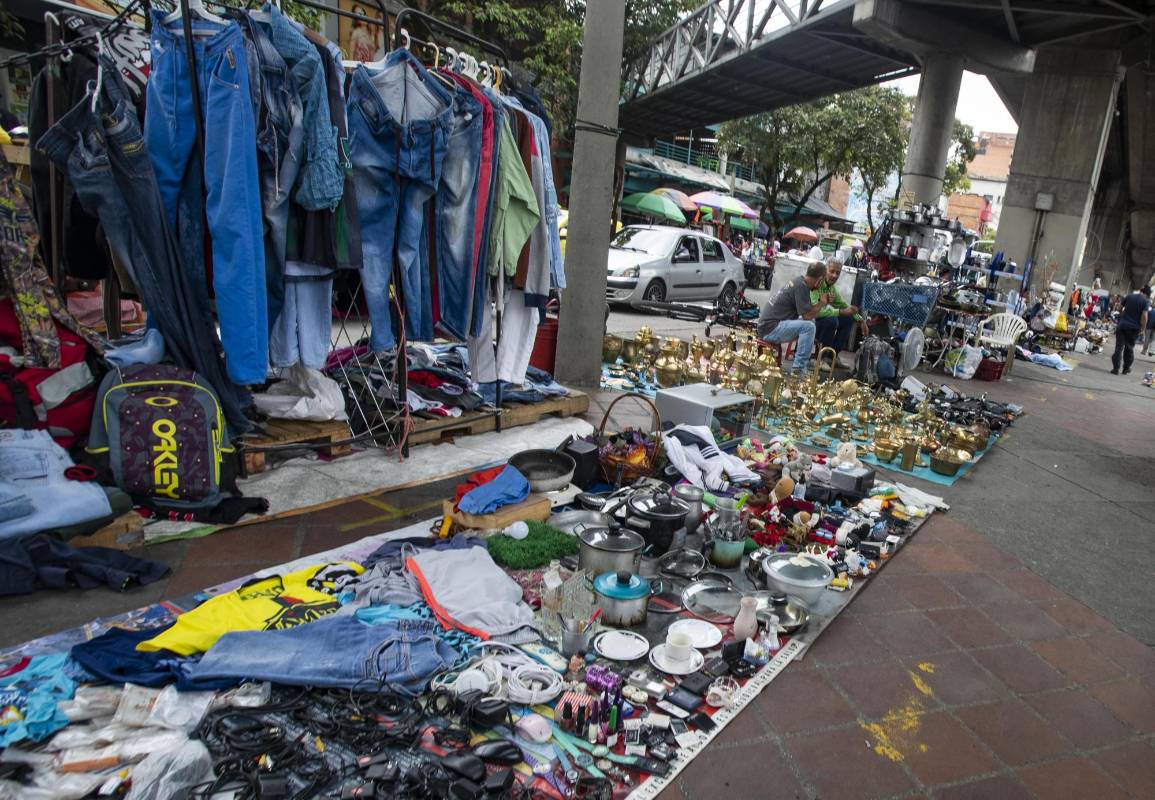 El nuevo Bazar no ha pasado del papel. Los venteros llevan seis años esperando a ser reubicados. La Alcaldía dice que esta administración, por fin, dará una solución al problema. Foto: Manuel Saldarriaga Quintero.