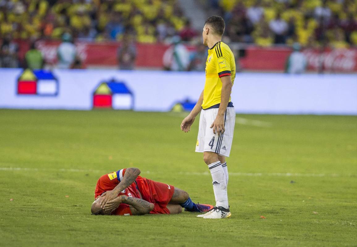 El partido se extendió nueve minutos más ante la pérdida de tiempo desmedida de los jugadores chilenos. FOTO Juan Antonio Sánchez