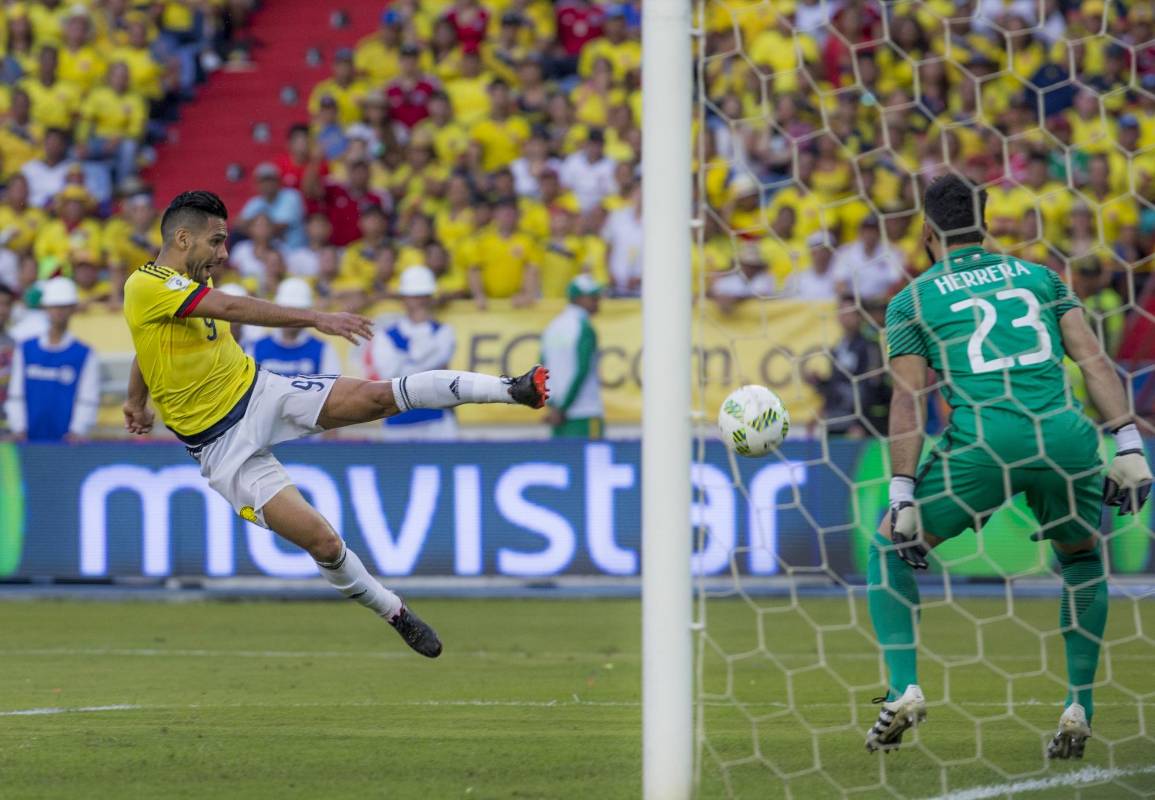 Radamel Falcao García ingresó en el segundo tiempo del partido ante Chile. FOTO Juan Antonio Sánchez