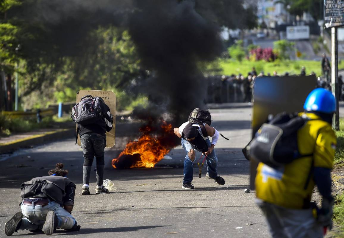 Con protestas que acabaron en la muerte de varias personas, muchos venezolanos le dieron la espalda a la elección de la asamblea constituyente impulsada por Nicolás Maduro. FOTO AFP