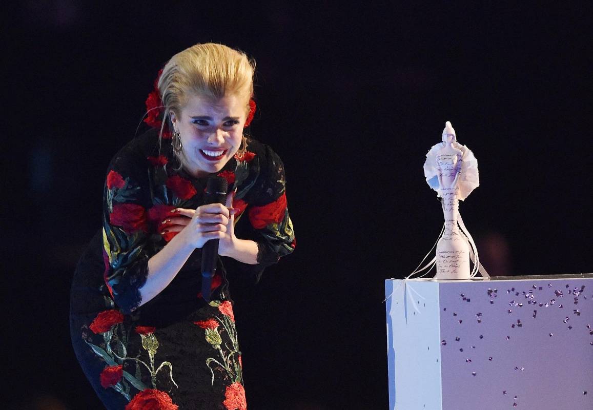 Paloma Faith fue premiada como Mejor solista británica. FOTO Reuters