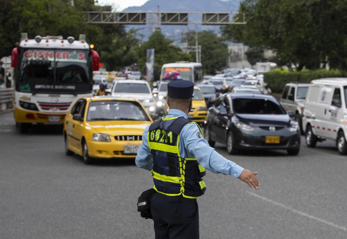 El departamento de Antioquía vivió una jornada plan retorno tranquila según las entidades de transporte, las calles y carreteras estuvieron acompañadas por el Ejército, Policía y Secretaría de Movilidad. Foto Manuel Saldarriaga