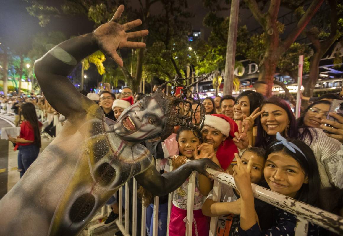 Esta vez la cuota de magia vino de otras latitudes. Brillaron los catrinas, el árbol come humanos, la caja de pandora y otras deidades locales e invitadas del norte y el centro de América. FOTO MANUEL SALDARRIAGA QUINTERO