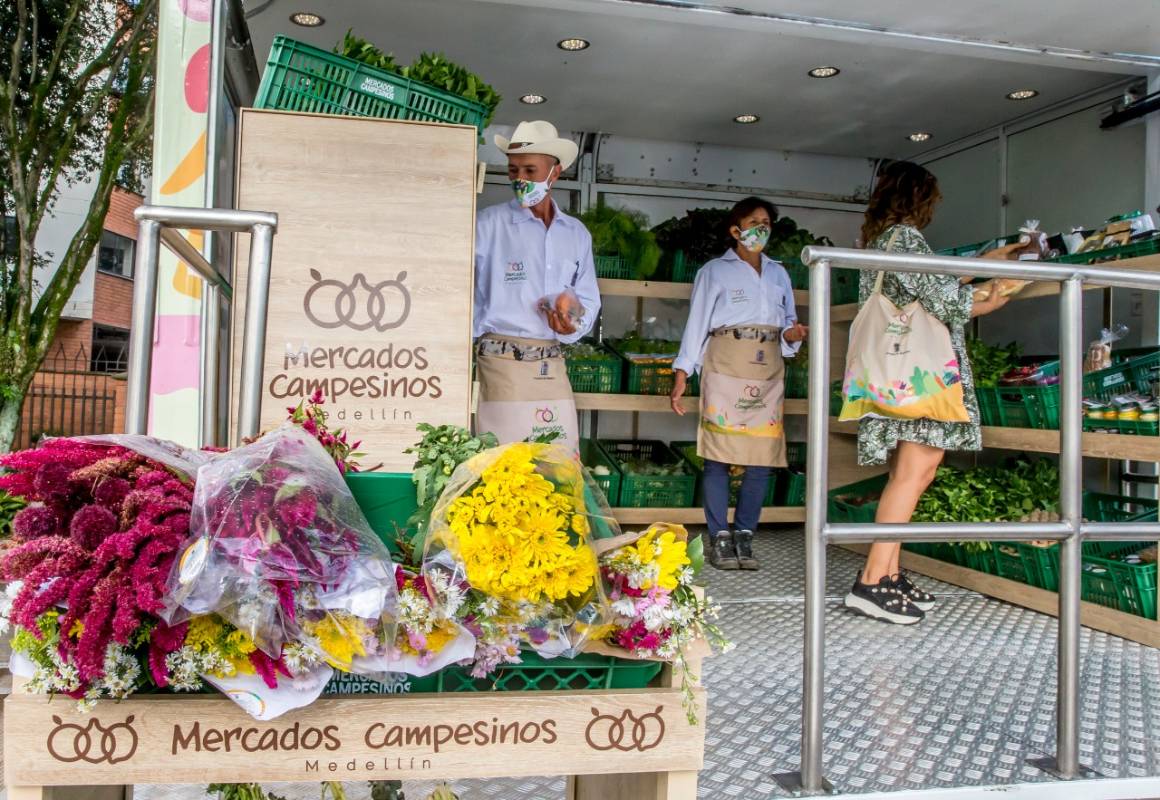 El programa Mercados Campesinos congrega a más de 200 productores de los cinco corregimientos de la ciudad Foto: Juan Antonio Sánchez