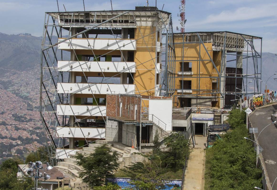 Si la conclusión es que resulta mejor desmontar elementos de la estructura, el costo de las obras de reconstrucción excedería los 15.000 millones de pesos. FOTO ROBINSON SÁENZ