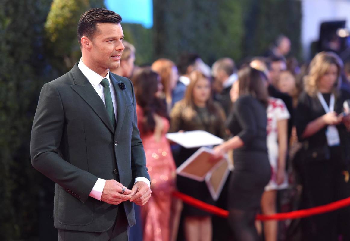 Ricky Martin se hizo presente en la ceremonia en la que también cantó dos veces. FOTO AP
