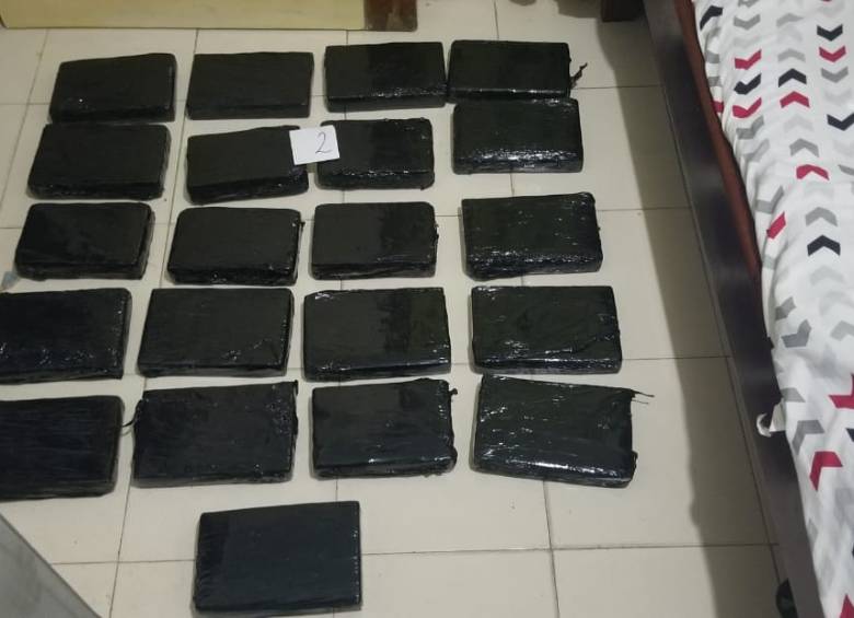 Estos son los 28 kilos de cocaína incautados durante una transacción entre el Clan del Golfo y “los Triana”, en Medellín. FOTO: cortesía.