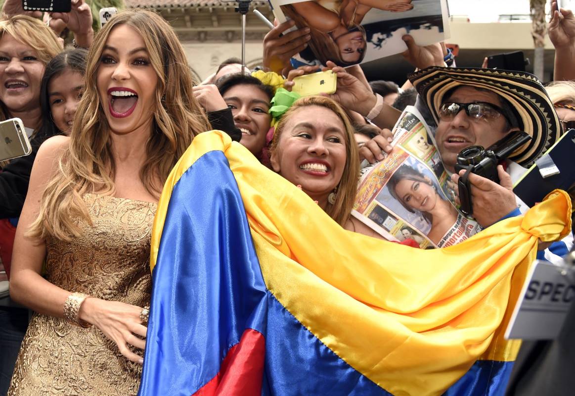 Sofía celebró con colombianos que se acercaron a apoyarla. FOTO AP