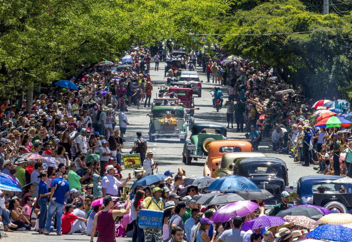 Es uno de los desfiles más llamativos de la Feria de las Flores. FOTO Juan Antonio Sánchez