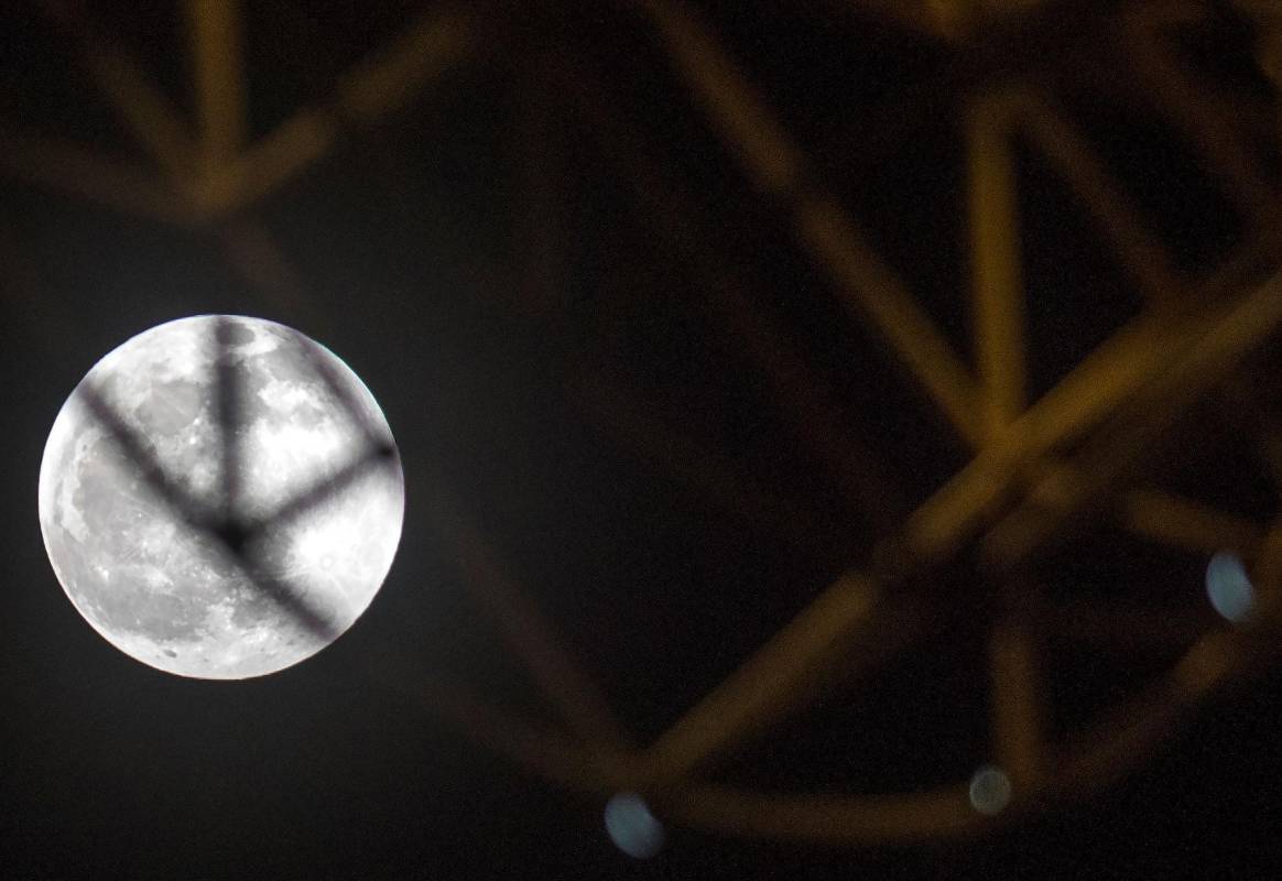 Este año habrá otros tres eclipses penumbrales de Luna los días 5 de junio, 5 de julio y 30 de noviembre. FOTO EFE