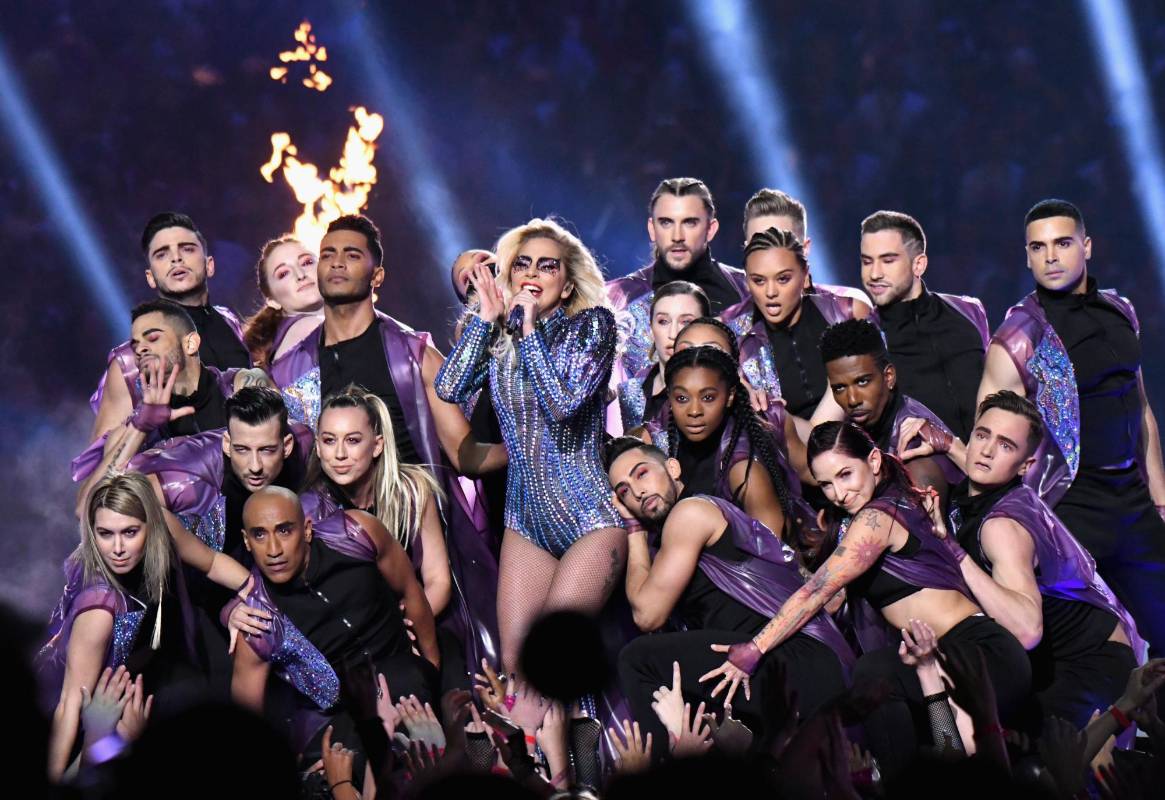 El show de la cantante duró 13 minutos, donde interpretó sus mejores éxitos acompañada de una coreografía meticulosa y un espectacular juego de luces. FOTO AFP