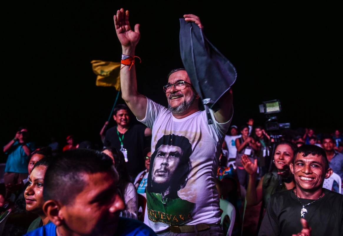 “Aquí estamos descansando luego de un día arduo de trabajo, porque vendrán otros días de bastante actividad y que siga la música”, indicó “Timochenko” a los guerrilleros de base presentes en la Décima Conferencia Guerrillera de las Farc. FOTO AFP