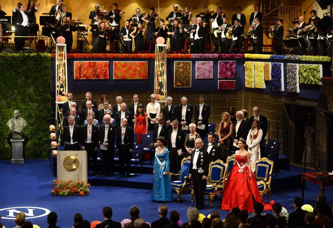El día termina para los homenajeados con una cena de gala a la que asistirán la familia real y cientos de invitados en el Salón Azul del Ayuntamiento de Estocolmo. FOTO AFP