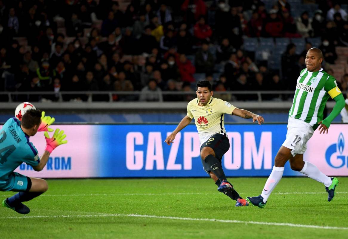 En el complemento el encuentro se disputó en las dos áreas, en las que Silvio Romero por el conjunto americanista y Guerra por los colombianos tuvieron ocasiones de gol que fueron negadas por la intervención de los arqueros. FOTO AFP