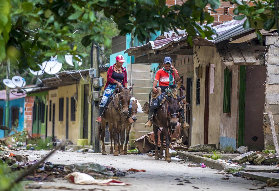 Los habitantes del Puerto tuvieron que evacuar sus viviendas por la alerta roja decretada por EPM. FOTO JUAN ANTONIO SÁNCHEZ OCAMPO