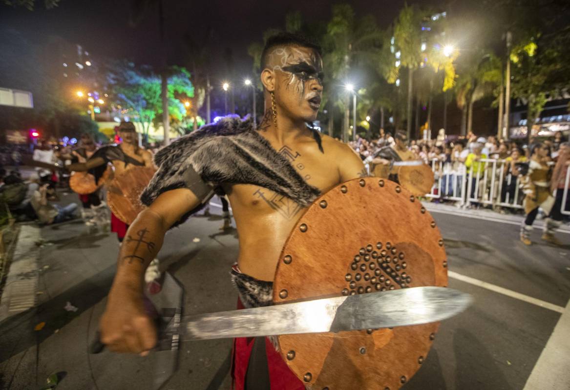 Esta vez la cuota de magia vino de otras latitudes. Brillaron los catrinas, el árbol come humanos, la caja de pandora y otras deidades locales e invitadas del norte y el centro de América. FOTO MANUEL SALDARRIAGA QUINTERO